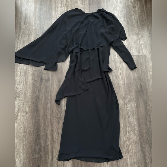 siasia Dresses & Skirts - Chic Asymmetrical Black Dress
